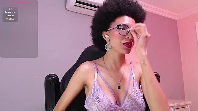 ElaineLaurent online show from May 20, 2:08 am