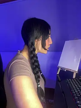 Zeyra pink online show from March 27, 5:20 am