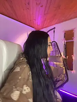 Zeyra pink online show from March 29, 4:44 am