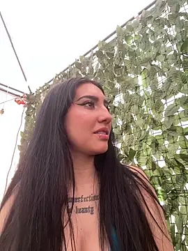 Zeyra pink online show from March 24, 3:17 pm