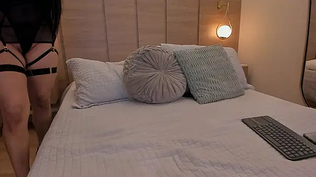 Emilia1040X online show from March 28, 1:21 pm