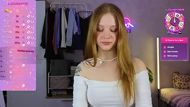 GoldenSunBunny online show from March 25, 2:28 am