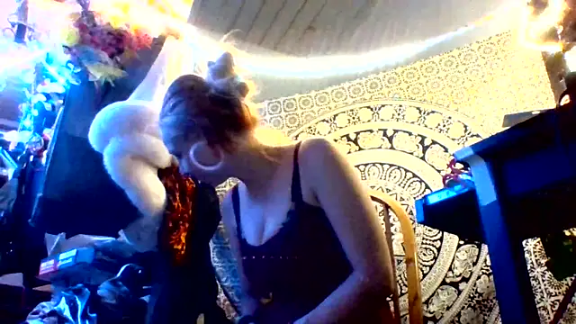 Ambionce online show from May 20, 10:45 am