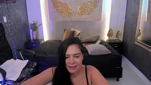 Emily-brown  online show from April 1, 1:41 pm