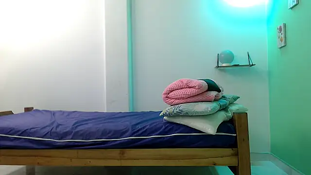 katywild20 online show from March 16, 1:37 pm