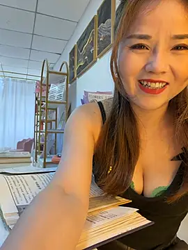 Xiaoxiao-y online show from April 4, 8:24 am