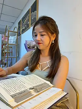 Xiaoxiao-y online show from March 25, 12:30 pm