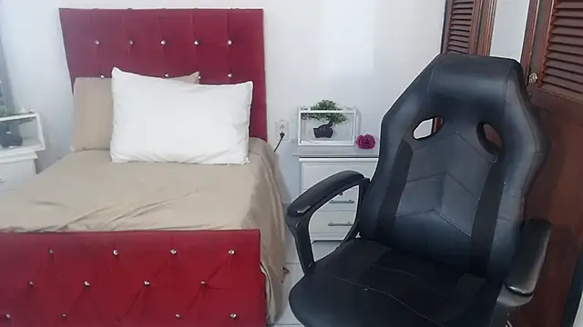 FireBrunette online show from March 29, 8:30 pm