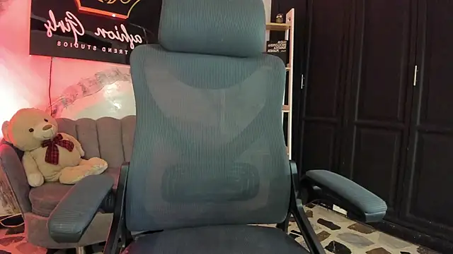 AlaskaFlowerss1  online show from April 6, 5:41 am