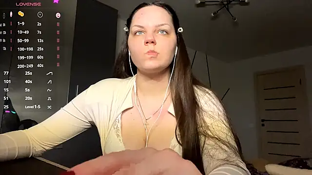 EmilyCroft online show from March 30, 5:23 pm