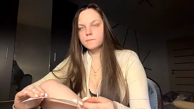 EmilyCroft online show from March 20, 4:01 pm