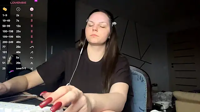 EmilyCroft online show from April 4, 6:40 pm