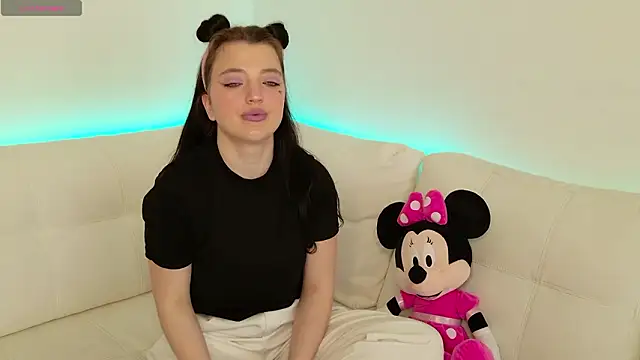 Minnie mouse 18 online show from March 19, 10:19 am