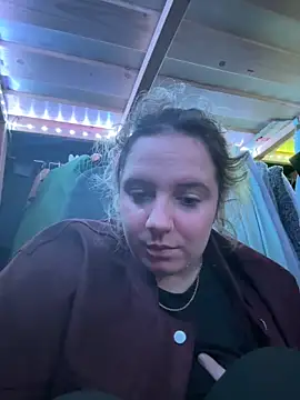 curvyneon online show from April 16, 5:45 pm