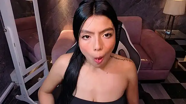  Charlottee b online show from April 6, 7:59 pm