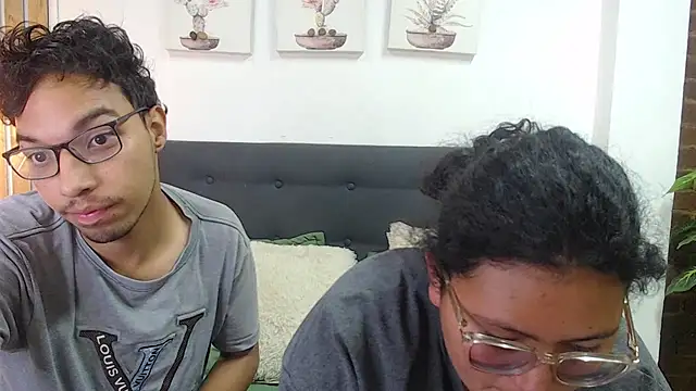 naughtycouplex  online show from April 2, 1:47 am