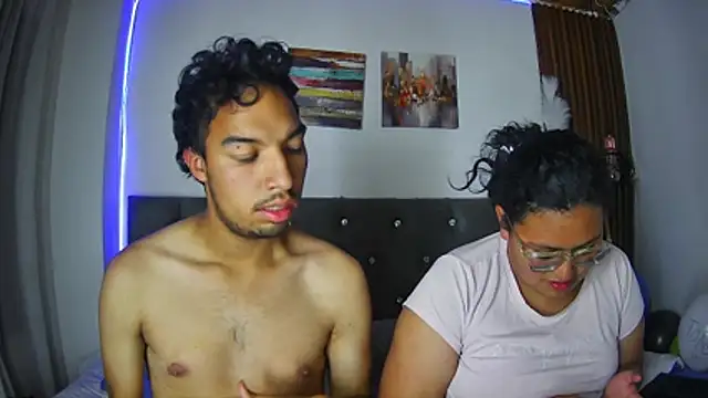 naughtycouplex  online show from April 8, 4:47 am