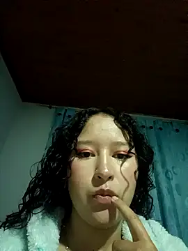 littlelion18 online show from April 15, 8:26 am