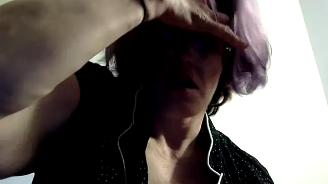 kitty-kitten82 online show from March 27, 12:28 pm