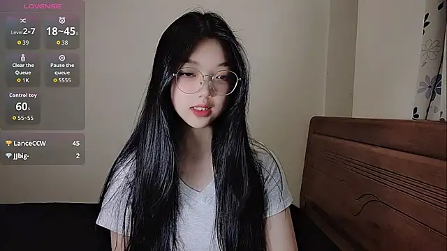 oblakitty  online show from April 5, 1:15 am