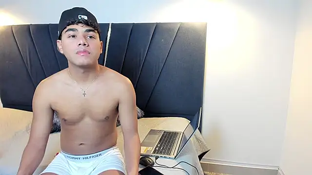 Enzo love18 online show from May 11, 9:11 am