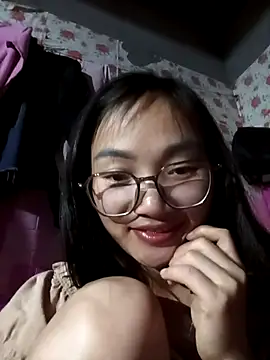 emmasexy2k online show from April 3, 1:42 pm