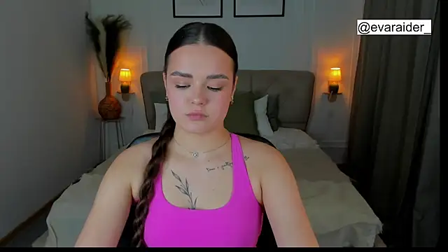 EvaRaider online show from March 31, 2:39 pm