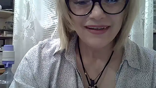 Lia Rayss online show from April 22, 7:33 pm