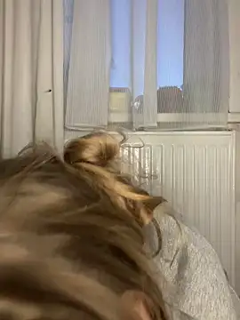 bimboiiii online show from April 3, 7:01 pm