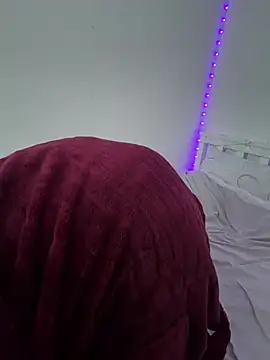 bimboiiii online show from April 9, 6:35 pm