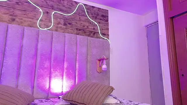 lil moon1 online show from April 5, 12:37 pm