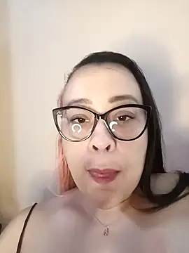 lua-bfly online show from April 7, 10:45 pm