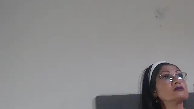 Taniafirelux online show from April 1, 1:50 am