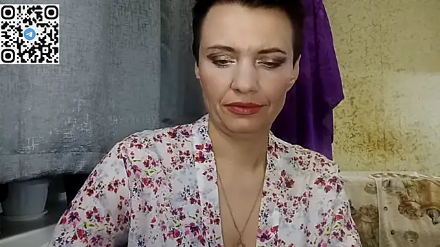 HotMamaQueen234 online show from April 1, 9:12 pm