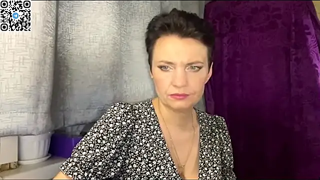 HotMamaQueen234 online show from May 24, 8:08 pm