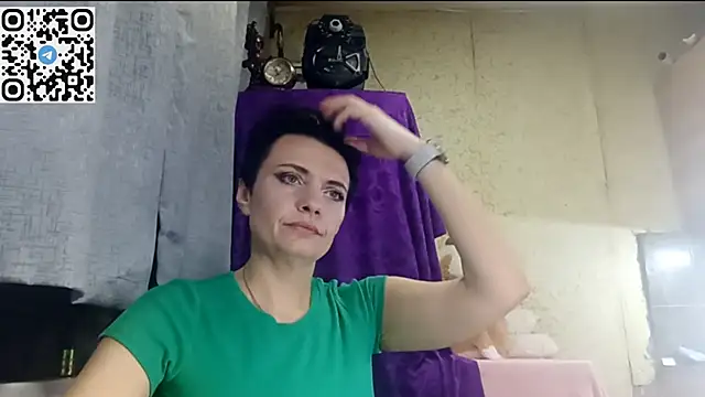 HotMamaQueen234 online show from March 19, 9:08 pm