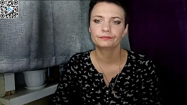 HotMamaQueen234 online show from May 14, 9:09 pm