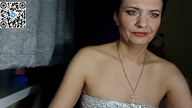 HotMamaQueen234 online show from April 9, 7:08 pm