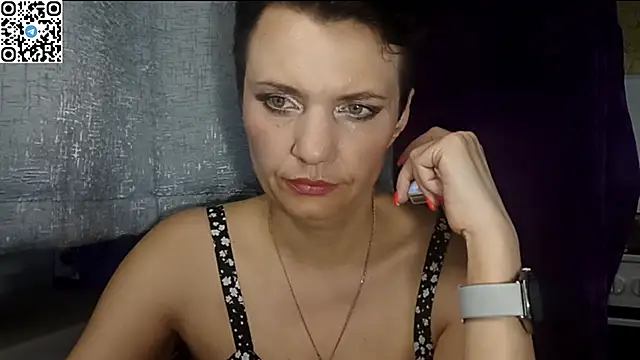HotMamaQueen234 online show from May 20, 9:23 pm