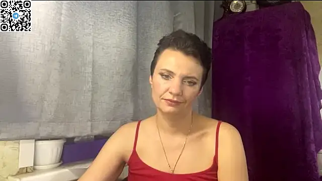 HotMamaQueen234 online show from May 26, 9:14 pm