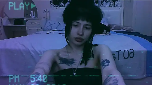 AllisonDeetz online show from March 27, 9:15 pm