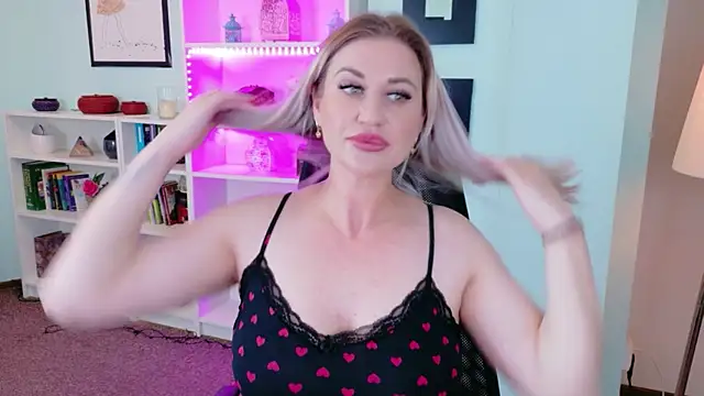 Karra Vega online show from April 17, 6:37 am