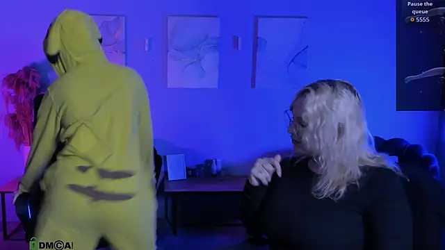 aria blaze  online show from April 18, 9:01 am