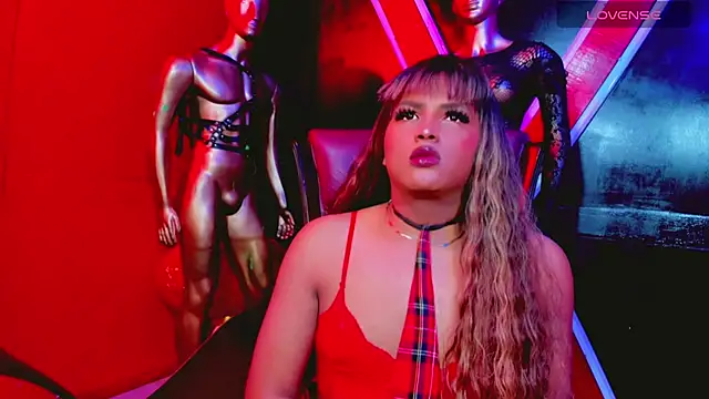 taylor  smith  online show from April 7, 11:45 am