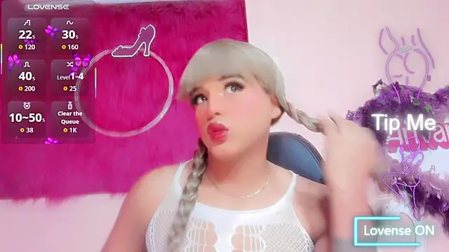 taylor  smith  online show from March 20, 11:48 am