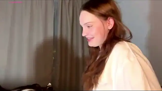 SparkSkarlet online show from April 14, 4:51 pm