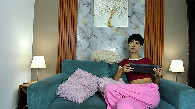 NAUGHTY BOYS1 online show from April 8, 8:11 pm