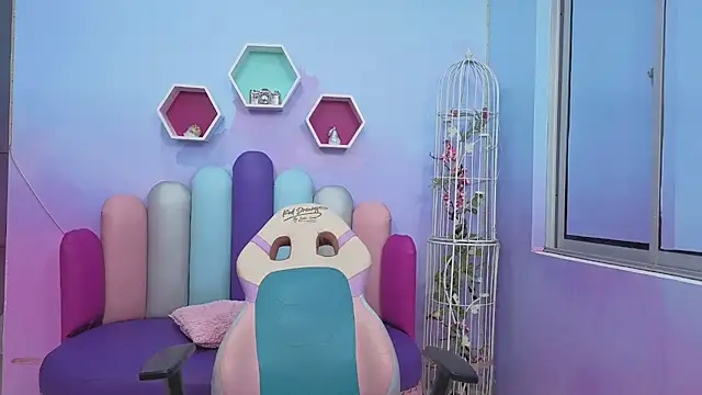 Isaa Skinny online show from April 9, 6:41 am