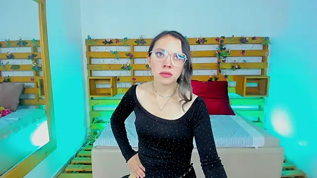 Ashley Benoit online show from April 9, 1:27 pm