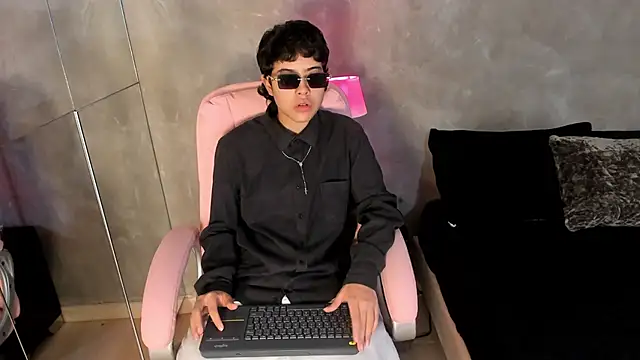 Cris Sasha online show from April 9, 11:48 am